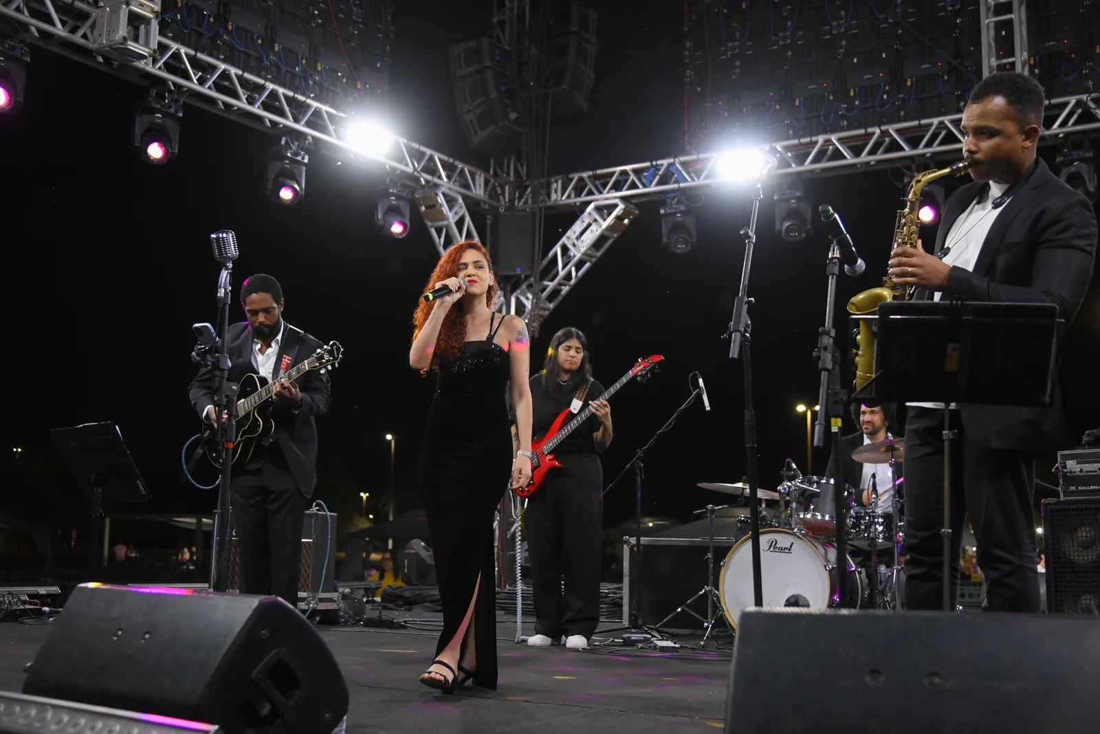 Andreza cantando