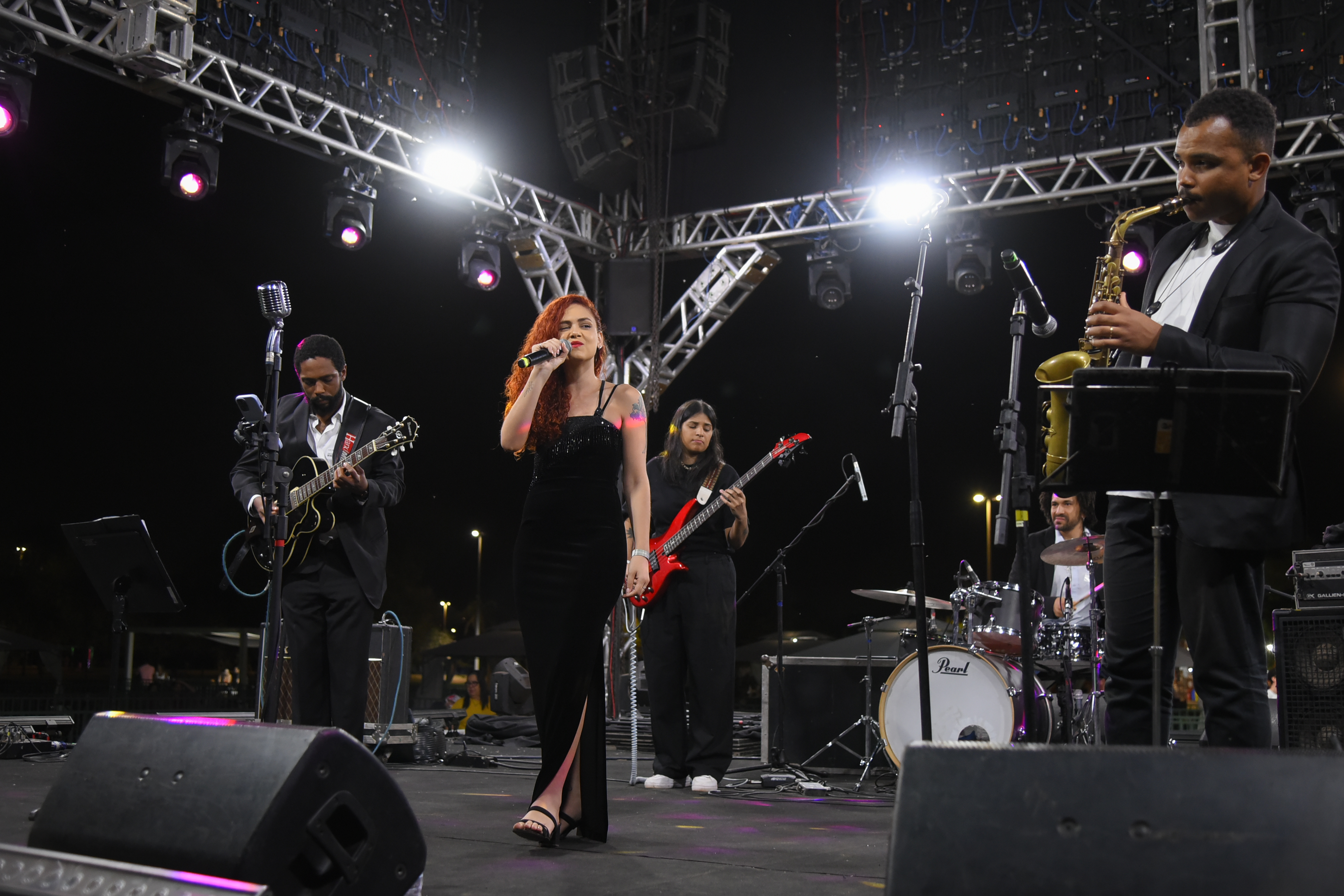 Andreza cantando